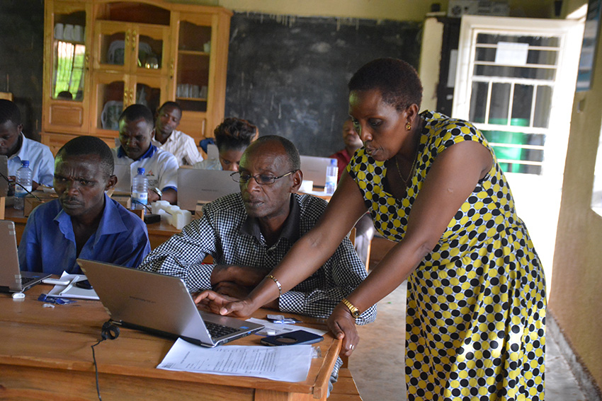 Technology improves early grade reading in Rwanda by connecting teachers, mentors and education partners