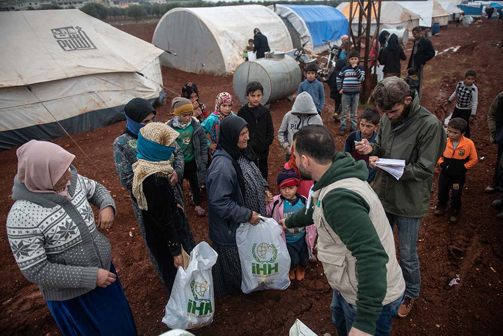 Confronting dilemmas in humanitarian response